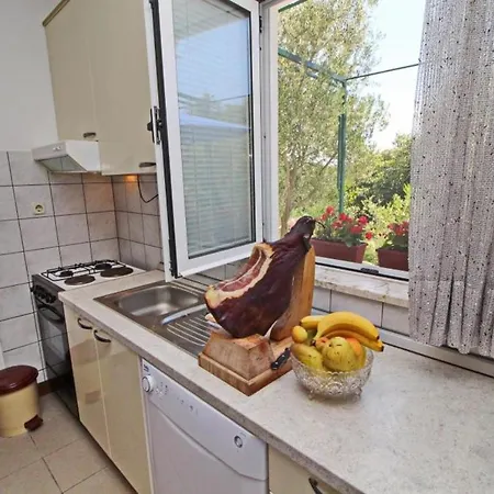 Neven - Studio With Terrace And Partial Sea View