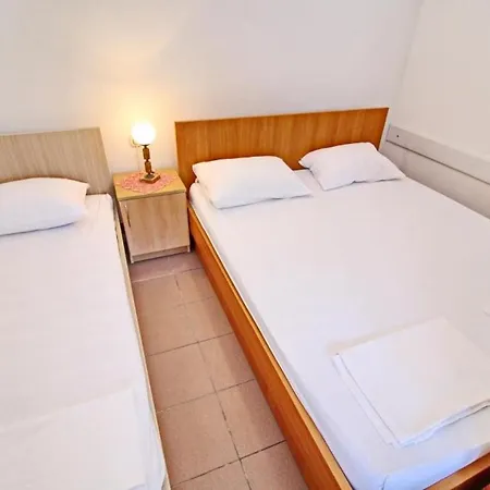Apartamento Neven - Studio With Terrace And Partial Sea View